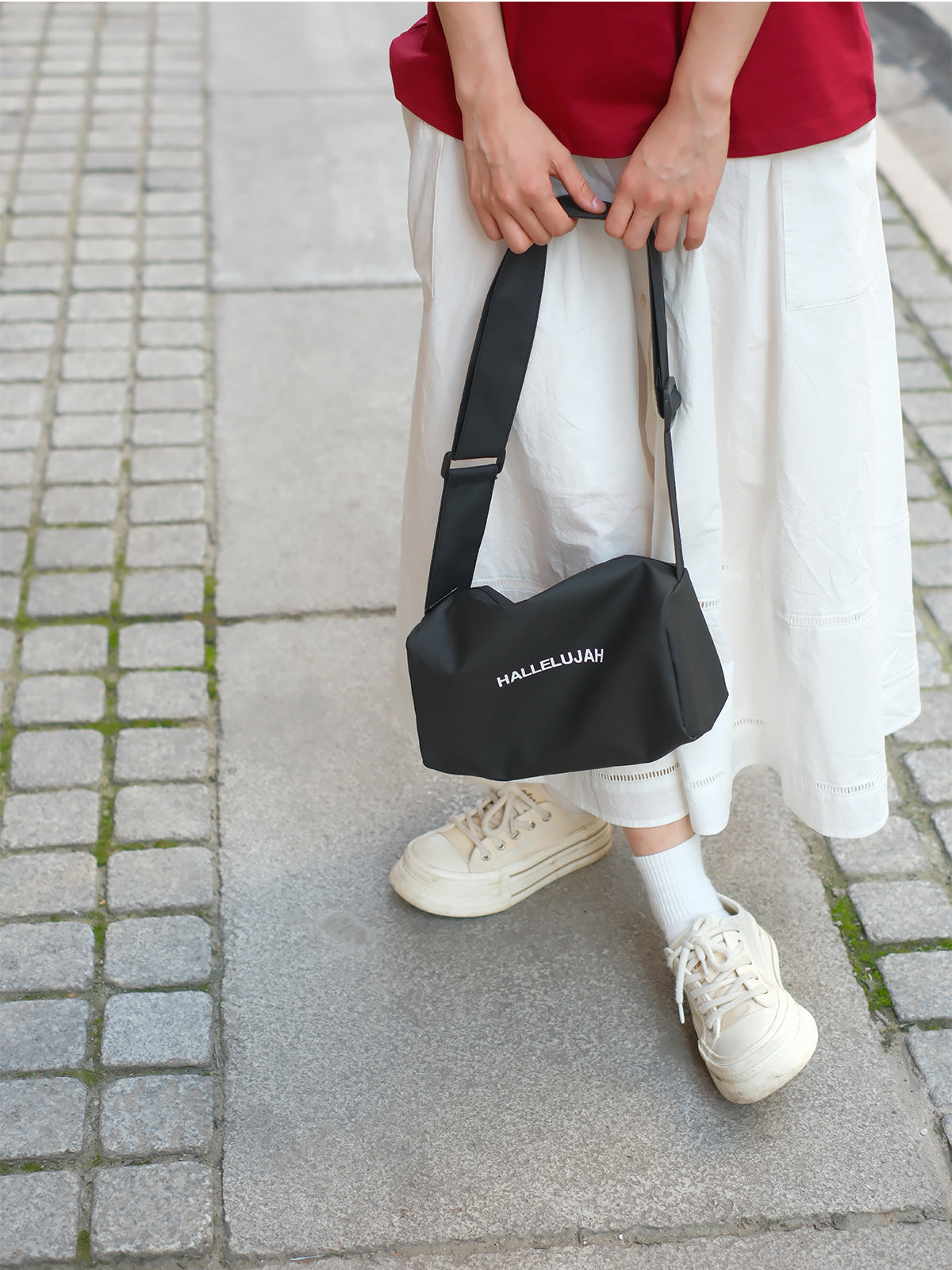 Bolso bandolera deportivo impermeable y colorido con estampado de letras