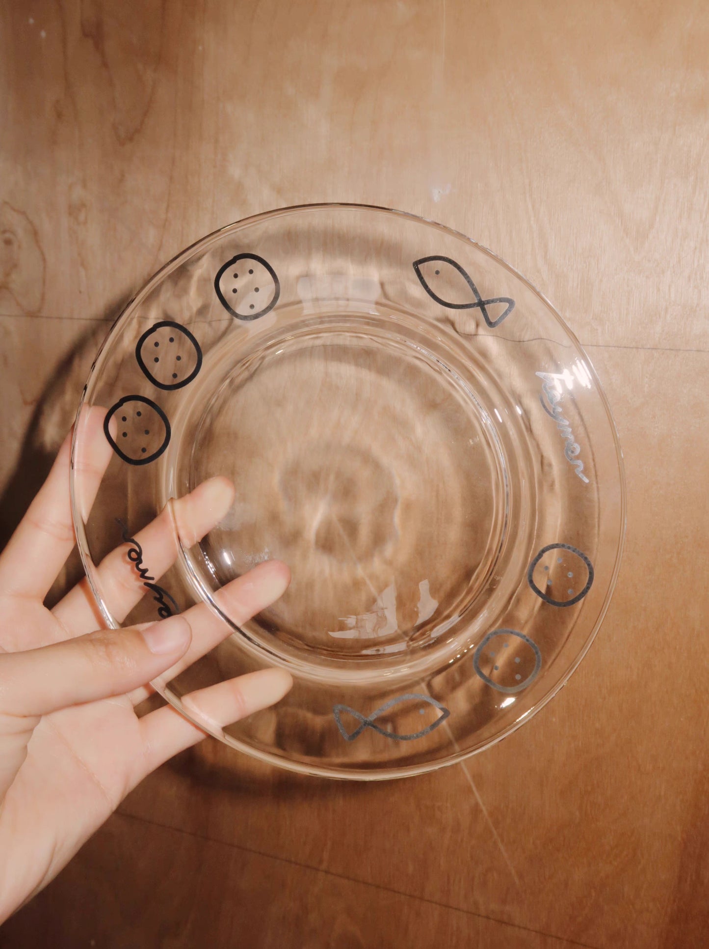 Original Hand-Drawn Transparent Glass Plate – Five Loaves and Two Fish (19cm)