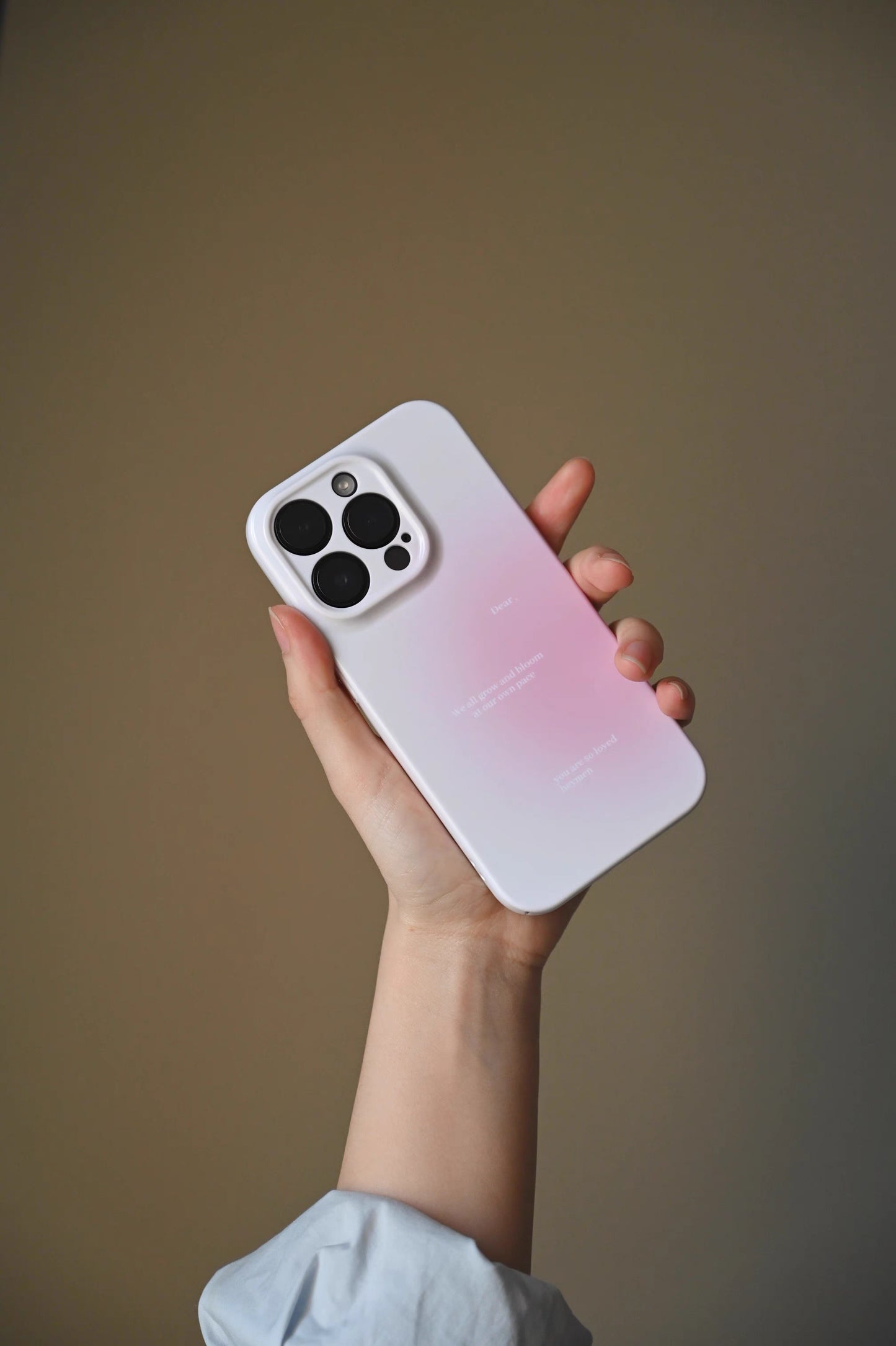 Estuche rígido con película brillante de color rosa cerezo importado para iPhone